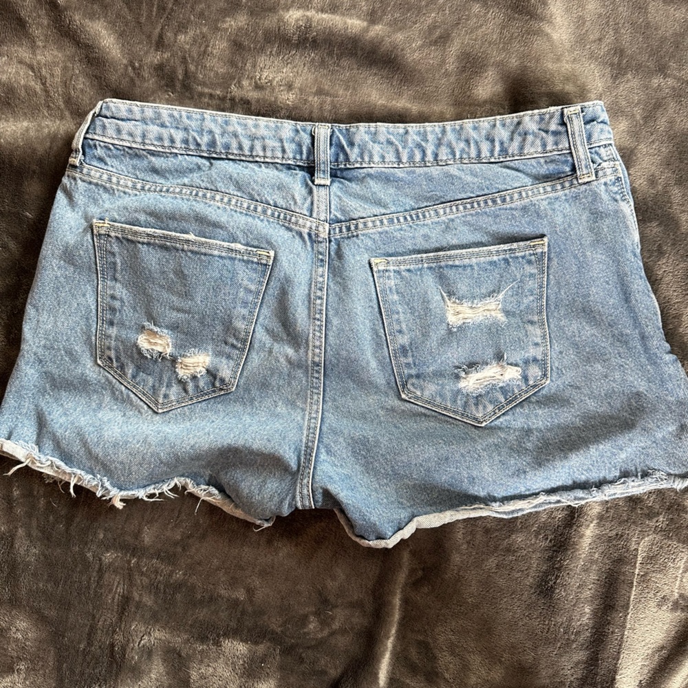 Arizona High Rise Shorts - Picture 3 of 3